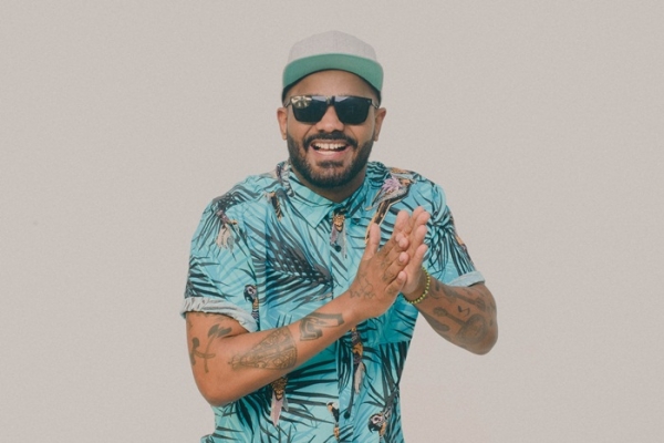 Arlindinho Cruz lança seu primeiro álbum solo de estúdio