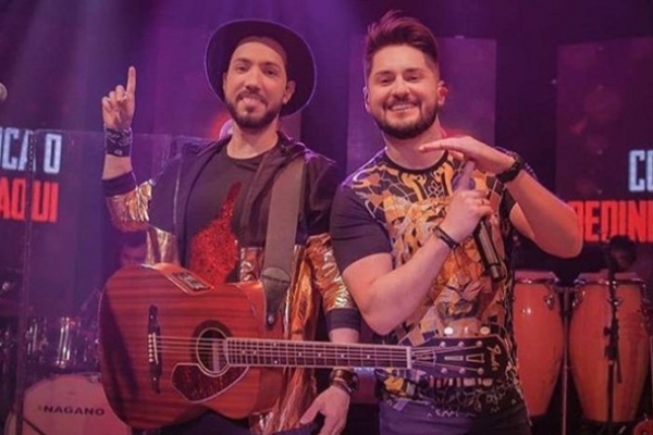 “Coloca o dedinho aqui” é o nome da nova música de Sandro e Cícero