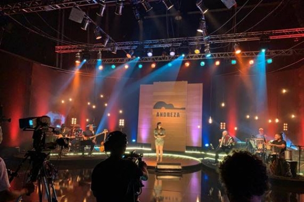 Música “Garçonete” da cantora Andreza, está no Canal Topzera Sertanejo