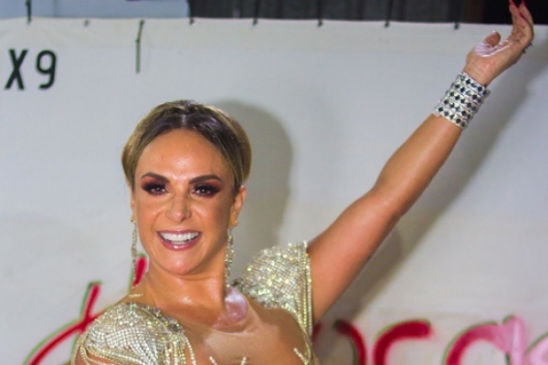 Musa da Gaviões, Francine Carvalho, é a nova Rainha de Bateria da X9 em Santos