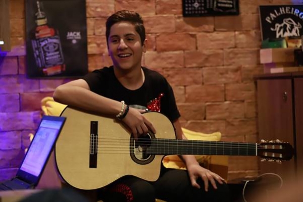 Hugo Henrique anuncia gravação de DVD com muitas novidades