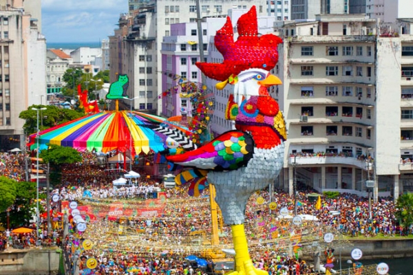 Tradicional Galo da Madrugada, de Recife, estreia no Carnaval de Rua Paulistano