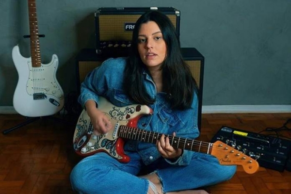 De Dua Lipa a Tiago Iorc: Julia Smith mostra diversidade musical em seus covers