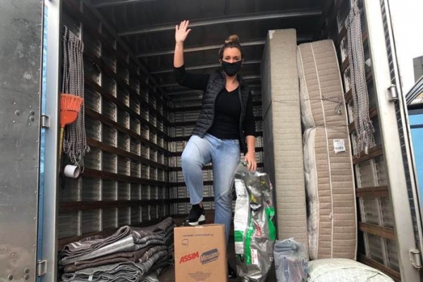 Renata Banhara comemora o sucesso de arrecadações em seu aniversário de 45 anos