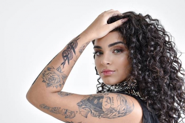 MC Bianca, do sucesso "Tudo No Sigilo", assina com a Sony Music e anuncia música nova