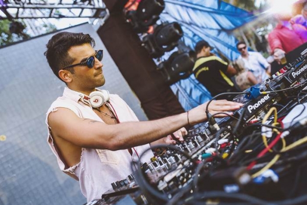 Lucce surpreende com releitura do clássico “Lola's Theme”