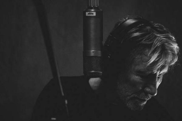 Documentário ROGER WATERS: US + THEM está disponível para aluguel e compra nas plataformas digitais