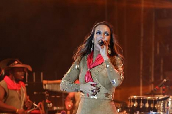 Arraiá da Veveta: Com participações especiais, cenário temático e muita música