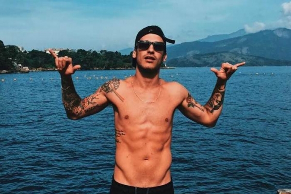 No ar em "De Férias com o Ex", IGOR assina com a Sony Music