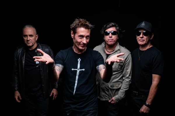 Capital Inicial volta aos palcos em dois shows Drive-in