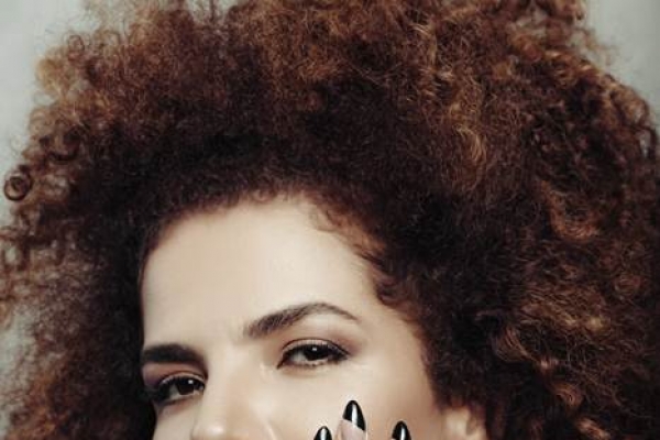 Vanessa da Mata faz terceira Live Solidária nesta sexta (24)