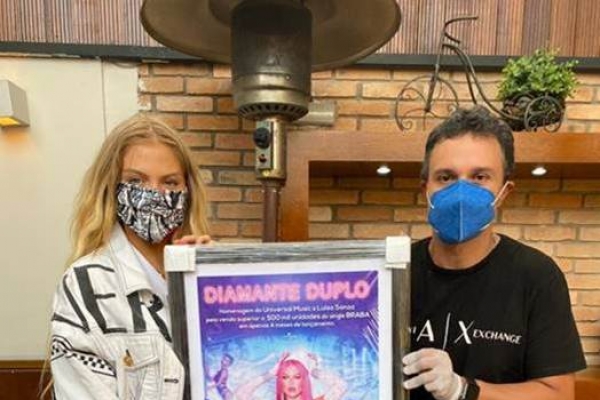 Luiza Sonza recebe certificado de diamante duplo pelo single “Braba”