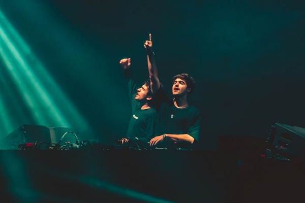 Cat Dealers lança remix oficial de "Carry On"