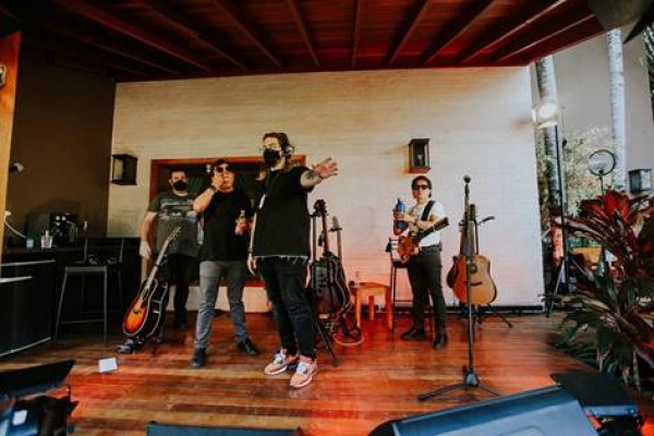 Live de Chitãozinho & Xororó tem direção especial!