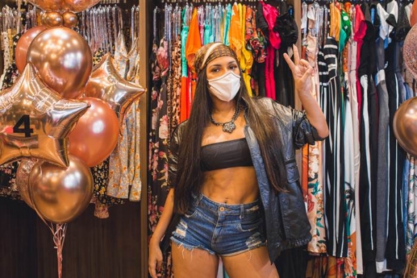 Ex BBB Flay prestigia inauguração de loja em Campinas