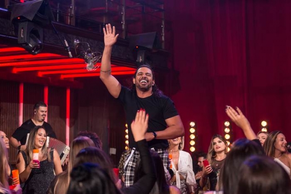 Thales Lessa se prepara para lançar o primeiro DVD da carreira