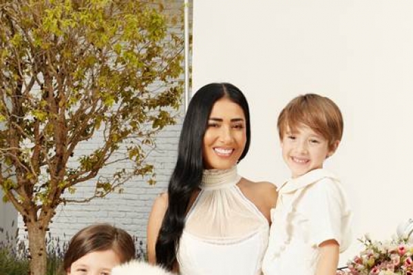 Simaria divulga ensaio especial de final de ano ao lado dos filhos, Giovanna e Pawel