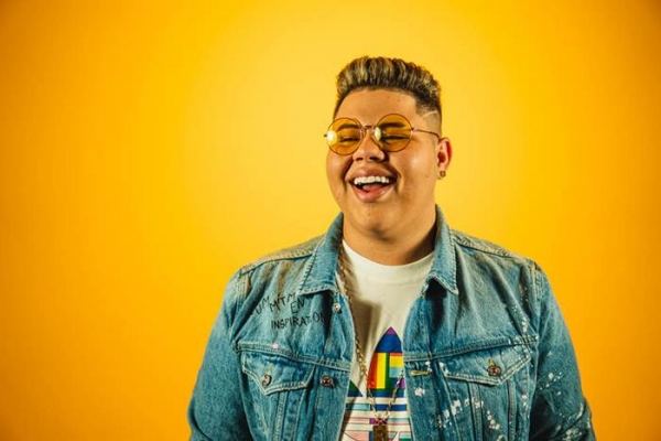 Rogerinho lança música romântica “Não Deixa eu Ir” e contracena com Pamela Drudi em clipe!