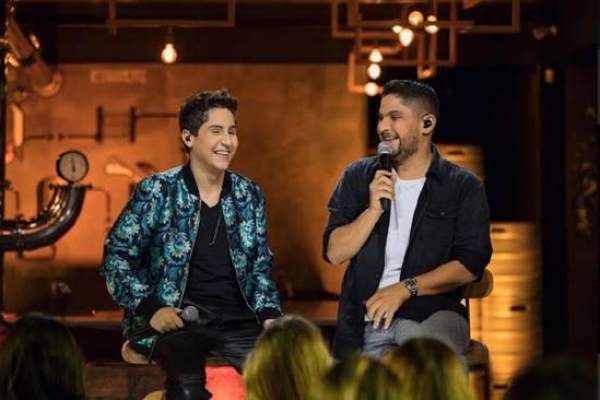 Hugo Henrique lança “Short Jeans” com a participação de Jorge