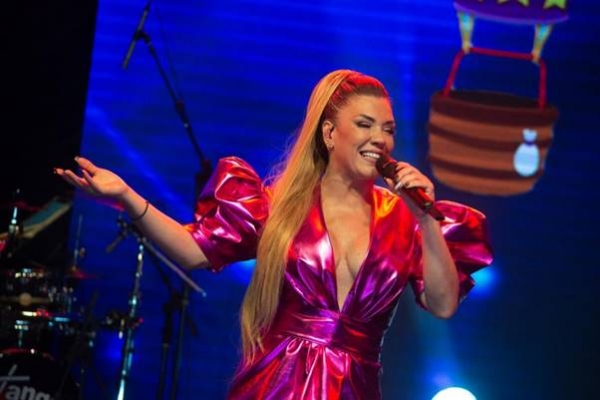 Conheça o segundo EP de “Resumo da Felicidade” da Simony