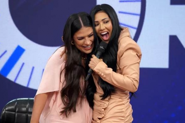 Simone e Simaria recebem disco de diamante com hit “Foi Pá Pum”