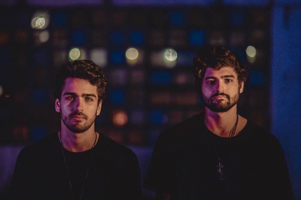 Cat Dealers enfeitiçam os ouvintes com o novo single "Hypnotized", feat. Amanda Collis