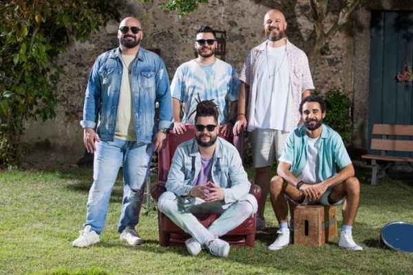 “Inevitavelmente” ganha um clipe já disponível no canal da banda Maneva no YouTube