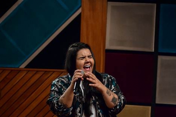 Yasmin Santos aposta na divertida "Eu Já" no EP3 do projeto "Foguete Não Tem Ré"