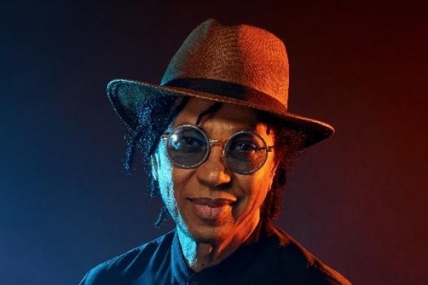 Djavan chega ao TikTok e será tema de campanha social na plataforma           