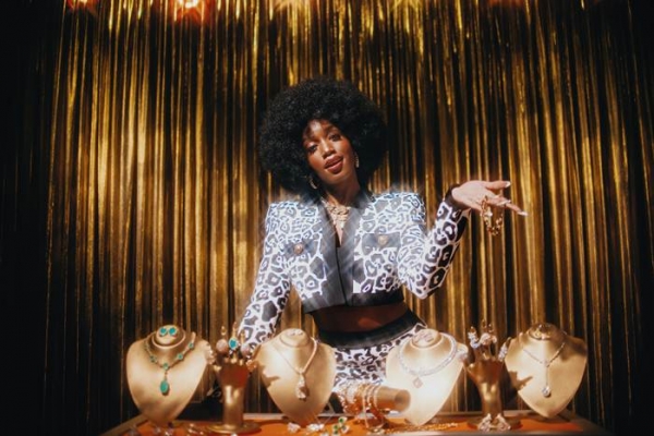 Com referências ao bairro que nasceu IZA lança "Gueto", primeiro single de seu novo álbum