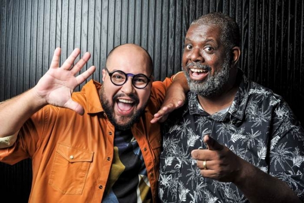 Música, carreira e preconceito são os temas do episódio de "Sai da Caixa" com Péricles