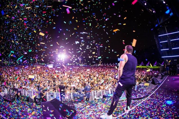 Wesley Safadão comemora sucesso do Garota Vip em São Paulo com ingressos esgotados!