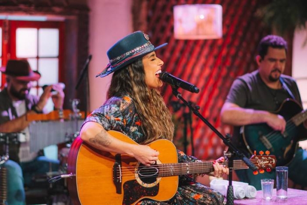 Lauana Prado lança a inédita "Elevador", novo single do álbum "Raiz"