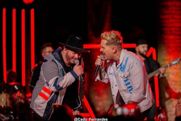 Felipe e Rodrigo gravam primeiro DVD com participações de Luan Santana e Fernando e Sorocaba   