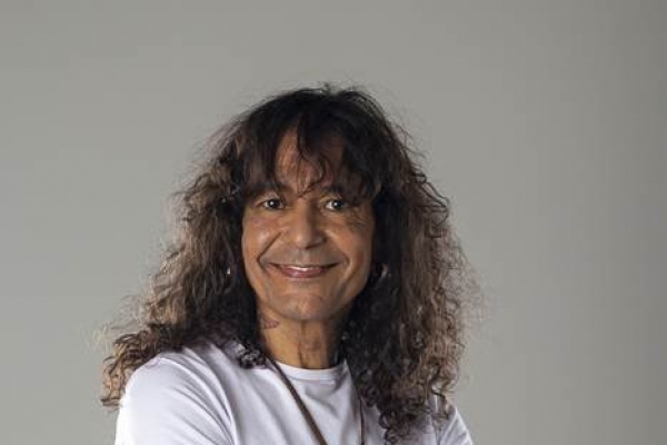 Luiz Caldas apresenta hinos da carreira e do Carnaval de Salvador no “Melhor Feijão do Mundo"