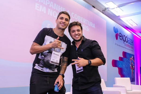 Ex BBB Felipe Prior e empresário Thiago Marques, ministram palestra na maior feira de piscina da América Latina