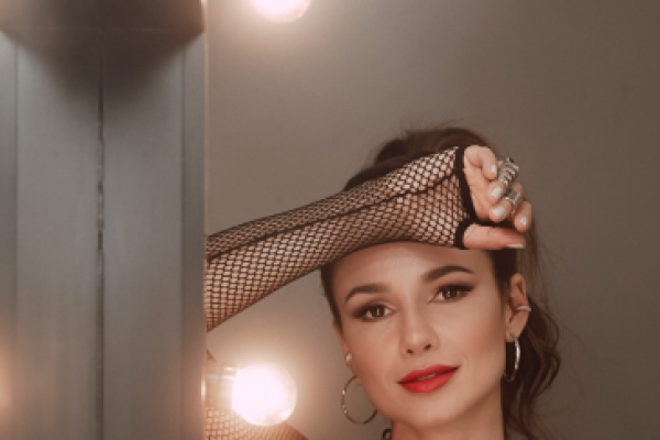 Paula Fernandes faz participação especial em álbum tributo ao RBD