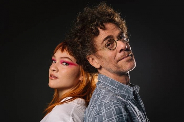 Nando Reis convida Jade Baraldo para uma nova versão de "A Fila"