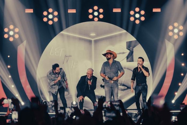 Matogrosso e Mathias convidam Fernando e Sorocaba para o feat. da música “Ao som de let it be”.