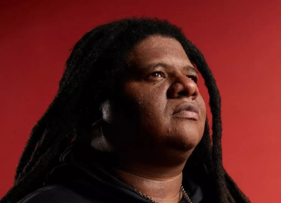 A canção tem produção de Bruno Dupre e da Blessed Records e chega em todos os apps de música em 17 de maio.