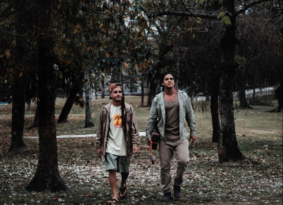 Helio Bentes, vocalista do Ponto de Equilíbrio, se junta à Emmano em “Luzes”