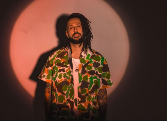 Julies convida Pe Lanza, Deko, Viegas e Bressan para show de lançamento do EP Uma Parada Diferente