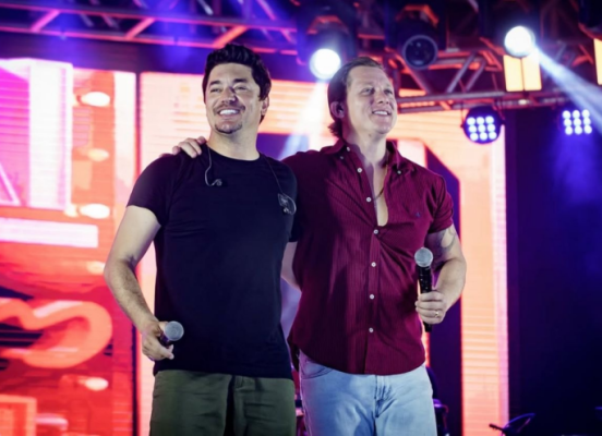 George Henrique e Rodrigo anunciam participação de Hugo e Guilherme no DVD Uma Nova História